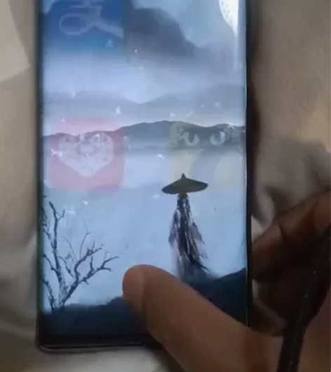 ?出一台使用中的华为mate30pro8+...
