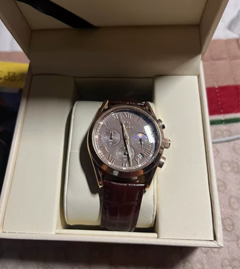 全新欧利时手表，朋友送的，表膜都没撕，喜欢...