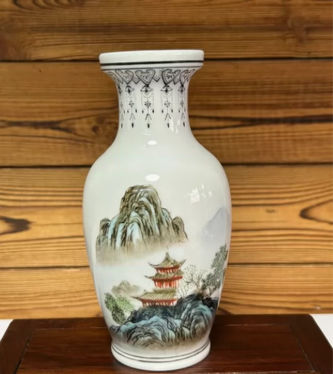 567瓷 景德镇粉彩手绘山水花瓶 高17厘...