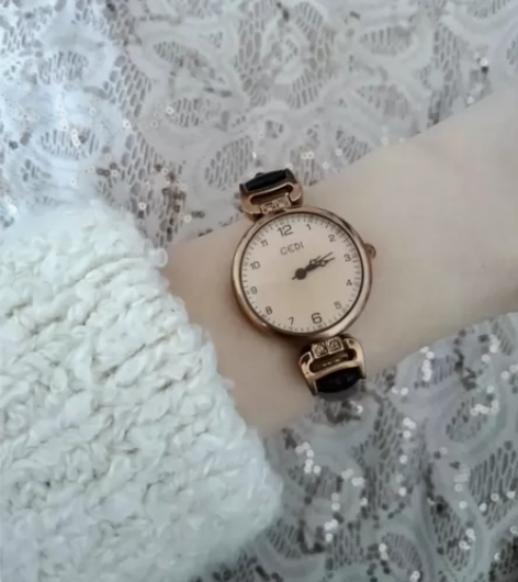 （包邮）歌迪复古风圆形女表细带简约气质学生...