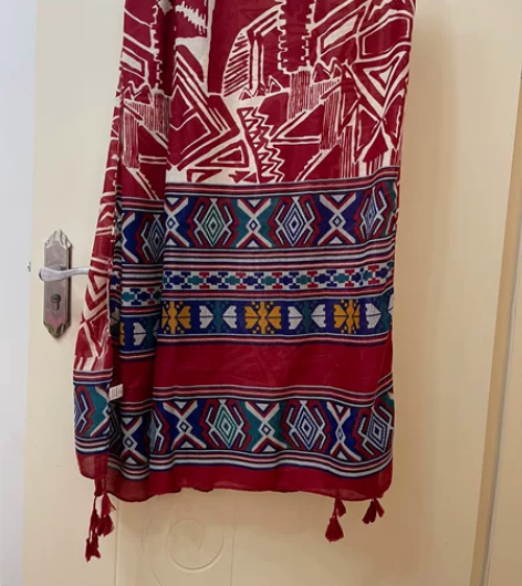 全新披肩围巾两用，在印度尼西亚旅游买的，买...