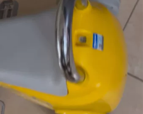 出飞鸽闲置儿童电动三轮车，脚蹬可以安装在前...