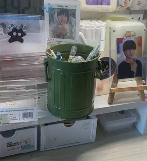 99成新绿色ins风笔筒小苍兰香味ins风...