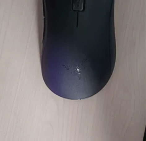 才买两天的雷蛇鼠标，本人手有点小抓握不便。...