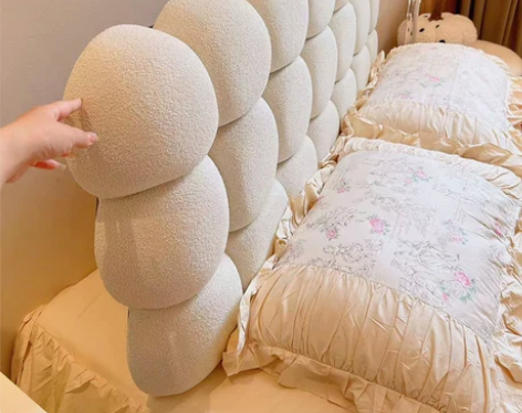 小红书同款小雪球床头软包靠背2023新款榻...