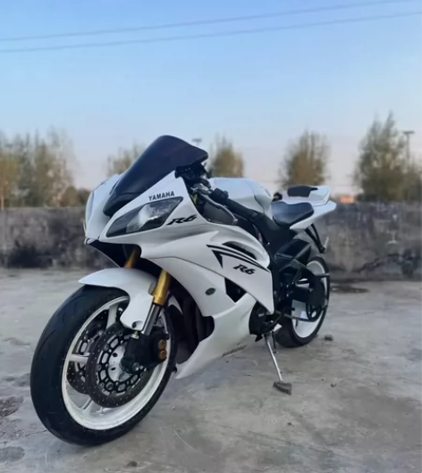 14年纯白雅马哈R6 ，低价出售九五新二手...