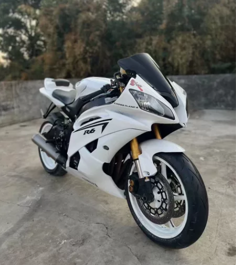 14年纯白雅马哈R6 ，低价出售九五新二手...