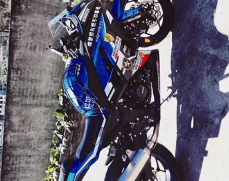 出国产宝雕摩托车，颜色为蓝色，款式为201...