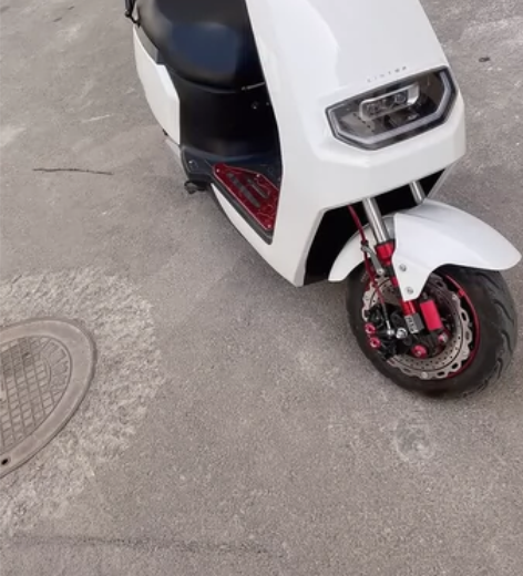 国威电动车，很新，因为放车库停车碍事出卖，...