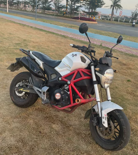 银钢小怪兽150,显示屏坏了,后胎刚换正新...