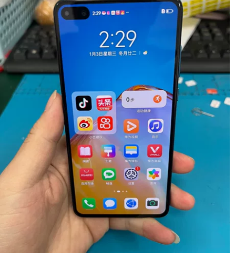 华为p40蓝色5g版8+128g。换过外玻...