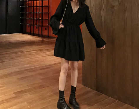 法式复古赫本风黑色小黑裙。非常显瘦 几乎全...