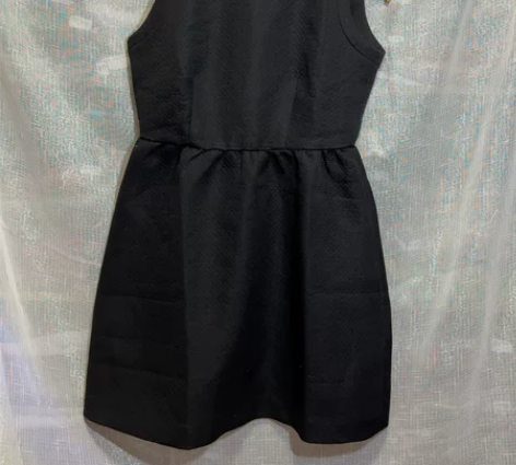 拉夏贝尔旗下品牌 黑色暗纹马甲裙 内里全衬...