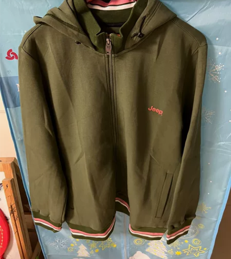 本人闲置一件全新专柜正品购买的23新款JEEP/吉普专柜正品...