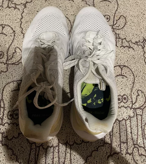 匹克 纯白色跑步鞋 鞋底软弹 脚感踩屎 平...