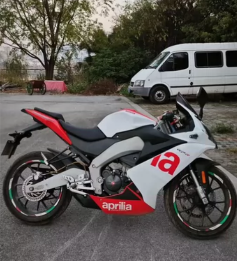 17年阿普利亚125复古车况精品、价格便宜...