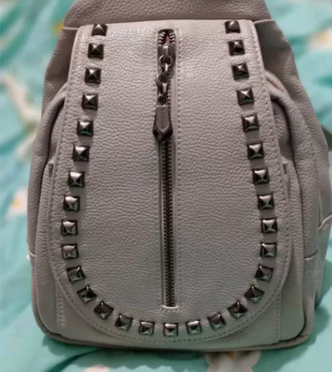 啄木鸟背包，  双肩包 ，八成新，浅灰 白...