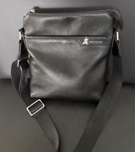 稻草人单肩包，自用的，轻微磨损 感兴趣的话...