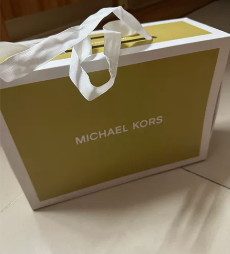 MK菱格包，只是过年用了两次，99成新 菱...