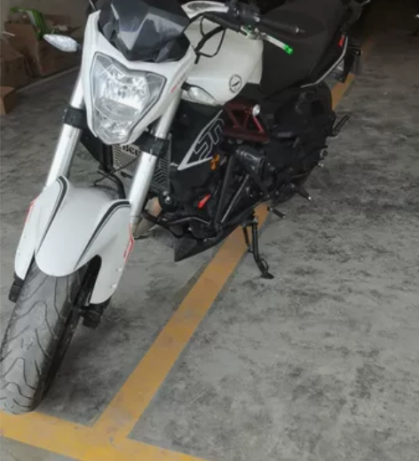 出2018年5月上户的黄龙300ABS版本...