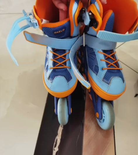 儿童迪卡侬轮滑鞋,98新,就滑过没几次。2...