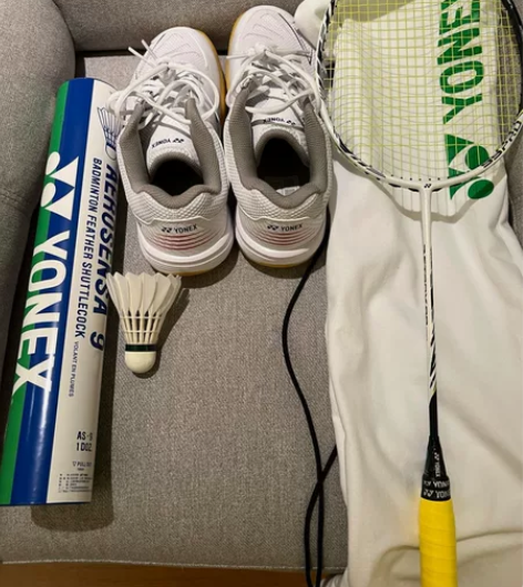 转让全新正品尤尼克斯超轻羽毛球拍 学校冬季...