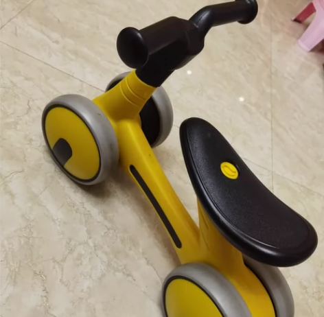 小朋友闲置的平衡车 几乎全新  一般都是在...