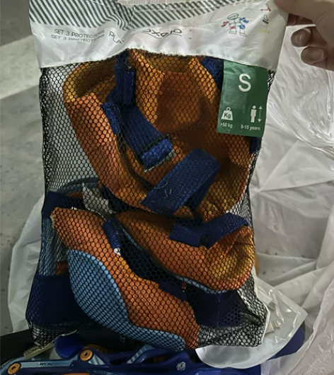 迪卡侬实体店购买儿童滑冰鞋， 穿过不超过5...