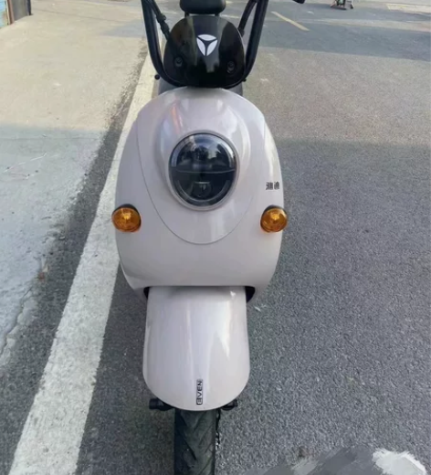 二手电动车雅迪爱玛款式品牌都有 9成新，外...