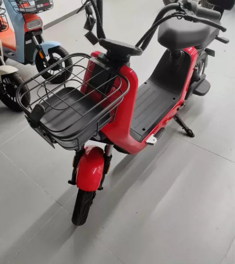 电动车：雅迪， 原装 颜色：红色 和图片的...