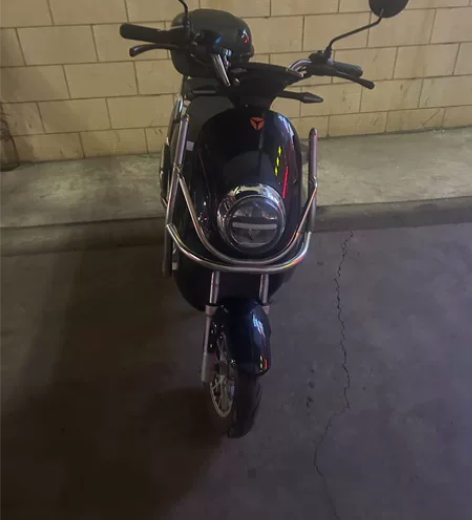 雅迪自用小糯米，电池可以提回家充电，车子好...