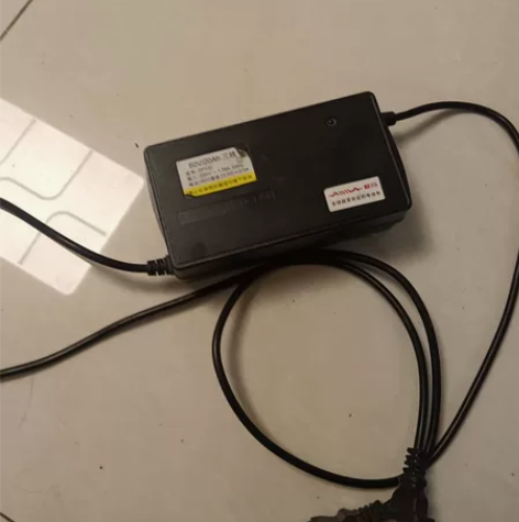 爱玛电动车充电器，60V20ah，15元出...