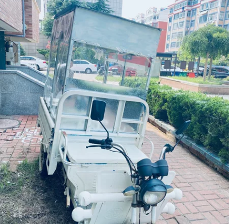 摆摊三轮车，自己刷了白漆，车子很新，电瓶满...