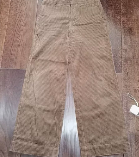 深驼色灯芯绒阔腿裤M码 商场买的，质量很好...