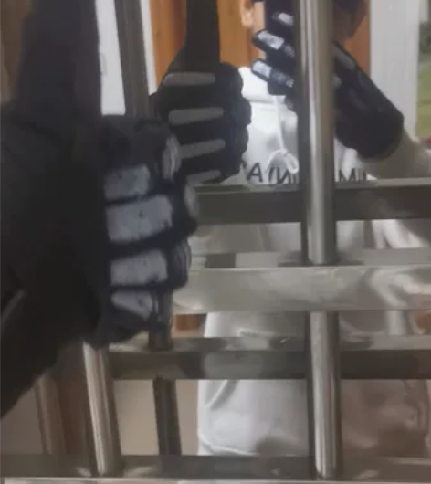 使命召唤19夜袭幽灵腰部手套 并没有绳子可...