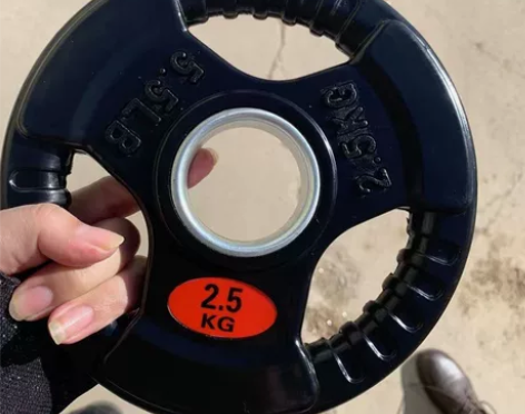 [超便宜]三孔手抓杠铃片便宜卖！包胶铸铁杠...