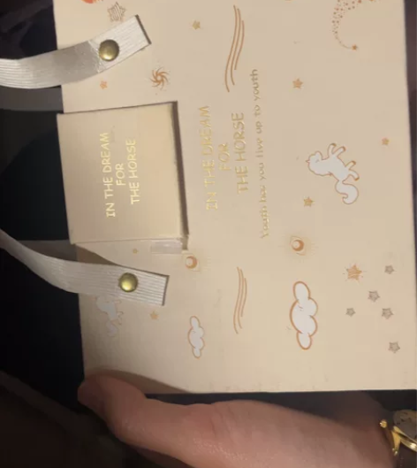 出售一个宇航员水晶球  自定价！ 价格可大...