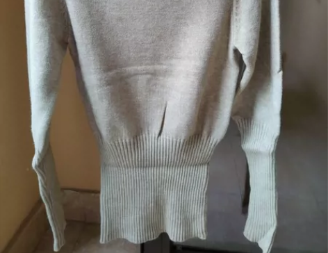 全新女士高领毛衣，35%羊毛，很暖和。 衣...