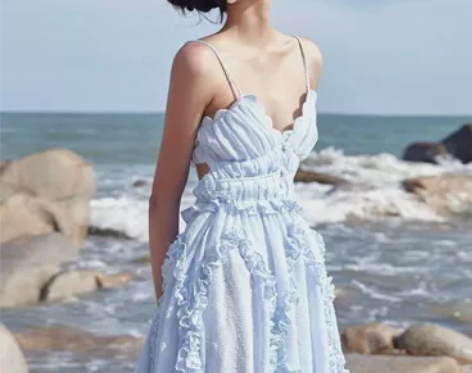 越南小众设计感海边度假荷叶边V领吊带连衣裙...
