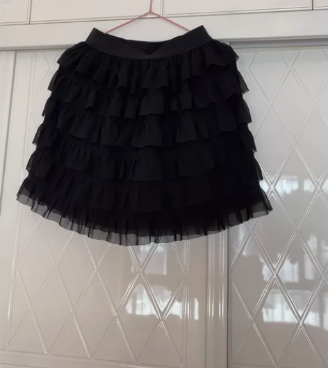 纯新显瘦黑色蛋糕裙 感兴趣的话点“我想要”...