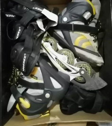 麦斯卡直排旱冰鞋，41码，含护膝护手，闲置...