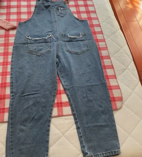 全新  背带牛仔裤  均码 感兴趣的话点“...