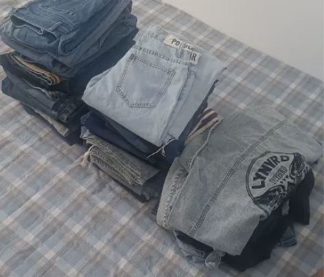 出售男女各种款式牛仔裤牛仔外套牛仔背带裤，...