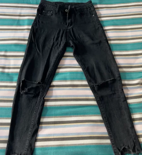 破洞牛仔铅笔裤 邮费可以AA制