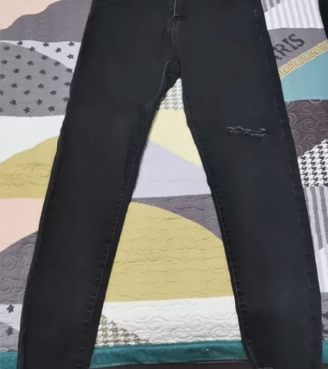 铅笔牛仔裤 感兴趣的话点“我想要”和我私聊...