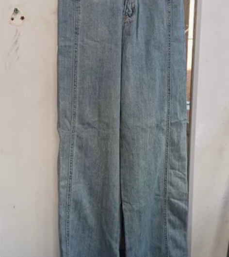 全新直筒阔腿牛仔裤 。腰围66cm，大概是...