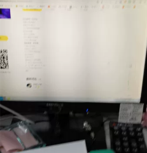 耳机。飞利浦头戴耳机。不知道型号包装上不会...