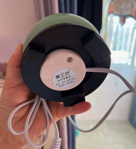 电子香薰炉，就试用了一下，孩子不爱闻精油味...