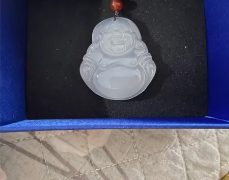 朋友送的玉髓，可以戴着玩玩，便宜出，是新的...