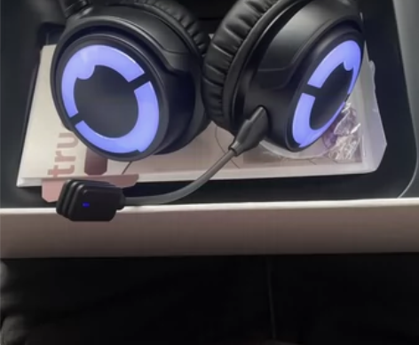 妖舞4代蓝牙耳机只用了三天盒子什么的都还在...